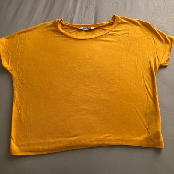 3 for $25 ‼️Bundle of 2 Zara t-shirts - Picture 4 of 4